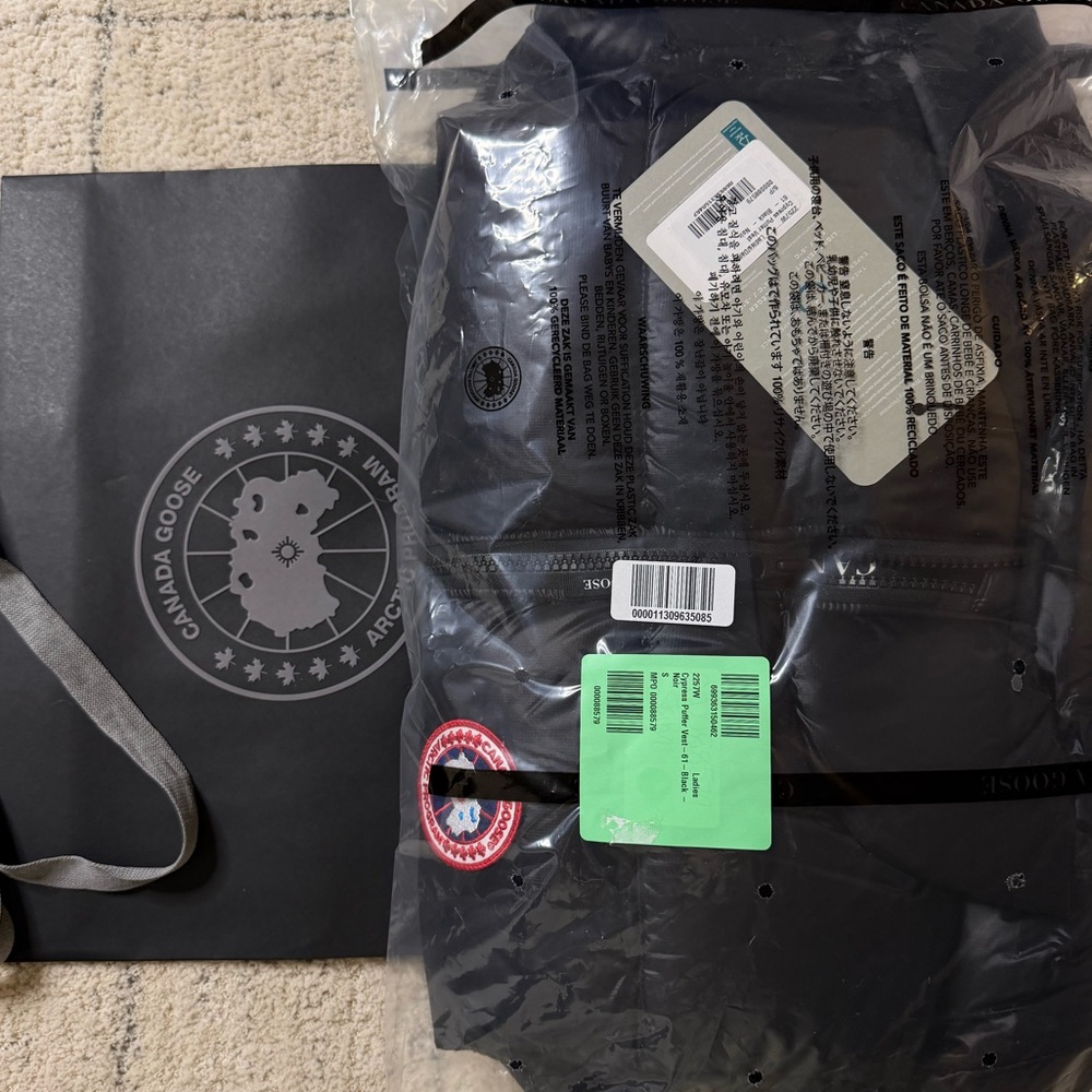 Canada Goose Cypress Puffer Vest - Picture 10 of 12